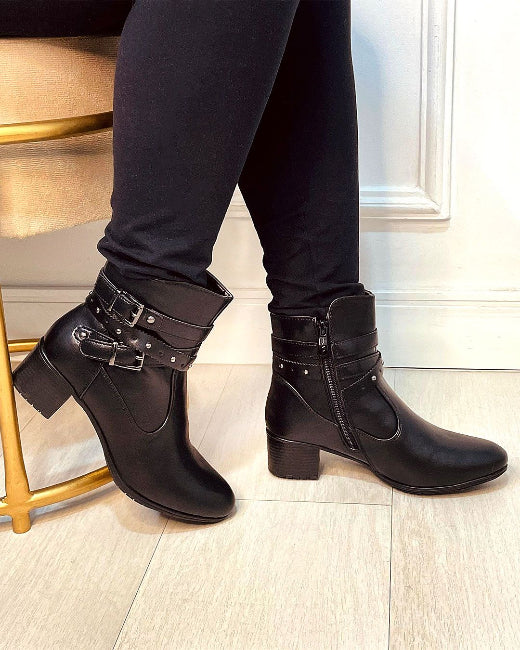 Bota em couro sintético preto