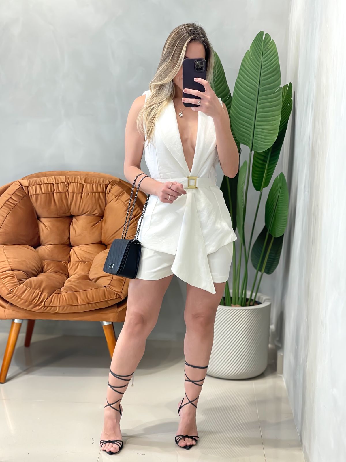 Conjunto em Alfaiataria Sensoriale Max Colete de Bico e Shorts Andrea Ref. 1659