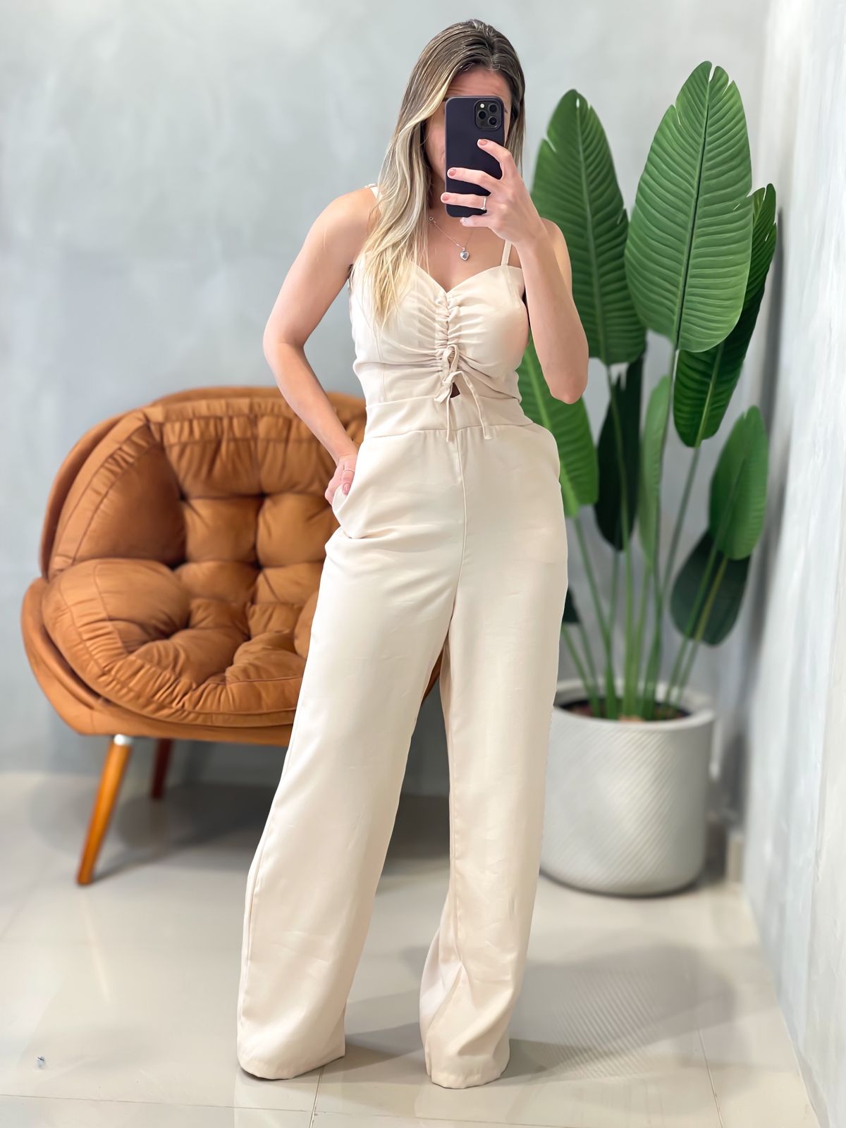 Macacão Pantalona em Alfaiataria Marrant de Alça com Lastex Ellen Ref. 1631