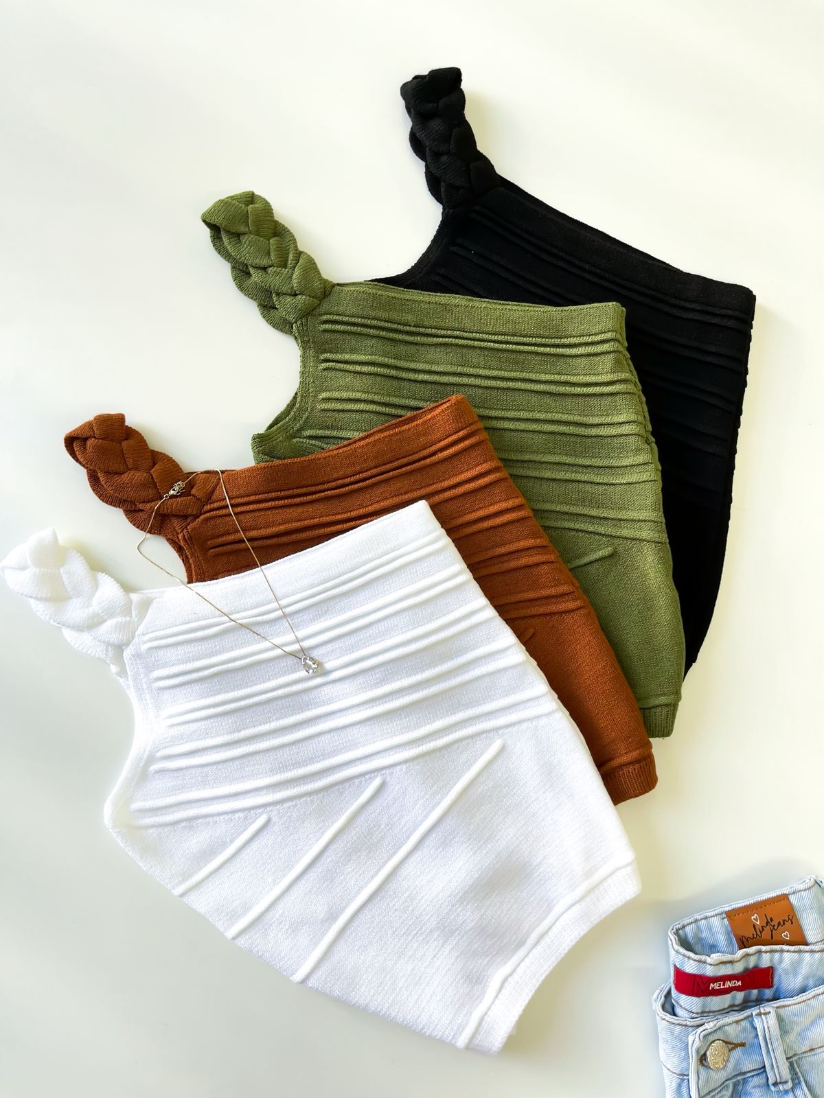 Cropped em Tricô Modal Alça Única Trançada Vanessa Ref. 1405