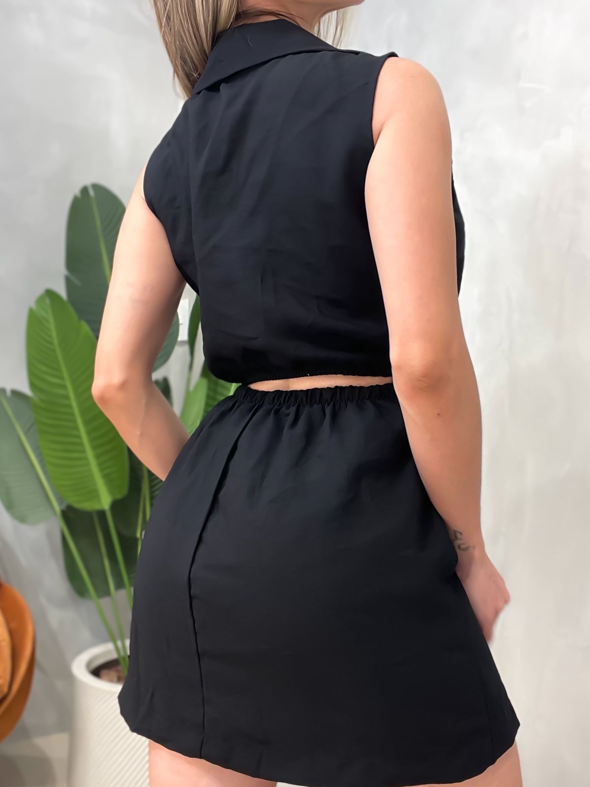 Macaquinho em Alfaiataria Sensoriale sem Mangas com Botões e Bolso Falsos Rose