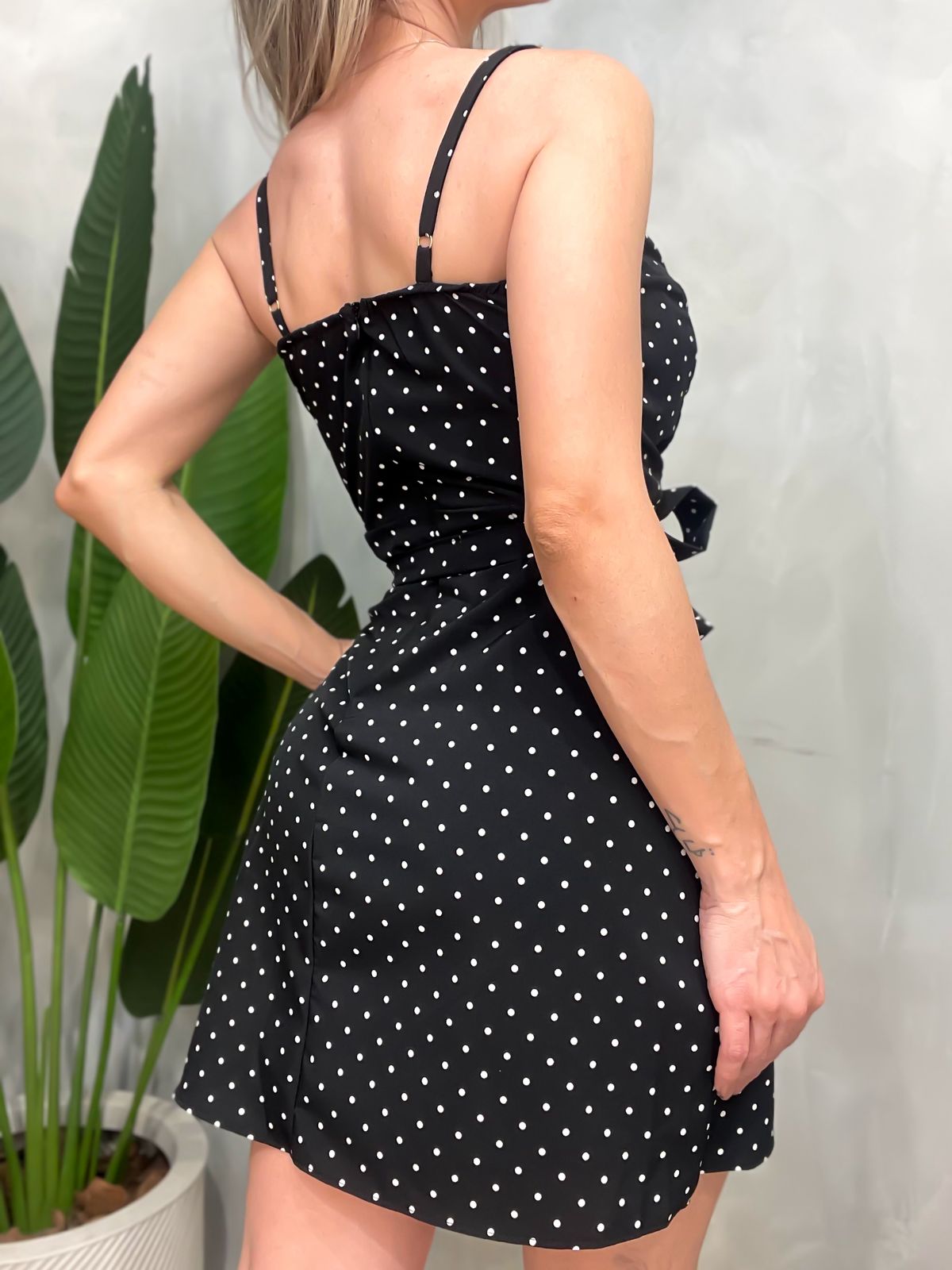 Macaquinho Vestido de Alça Transpassado com Estampa Poá Abigail Ref. 1719