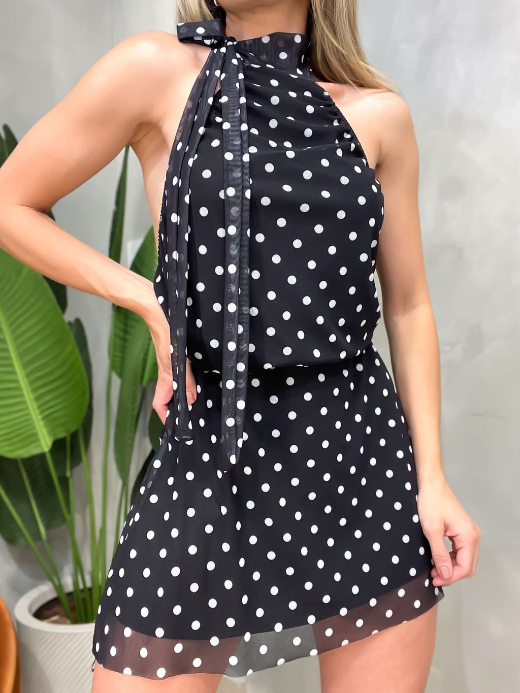 Vestido Curto em Tule Poá Frente Única com Amarração Layla Ref. 1741