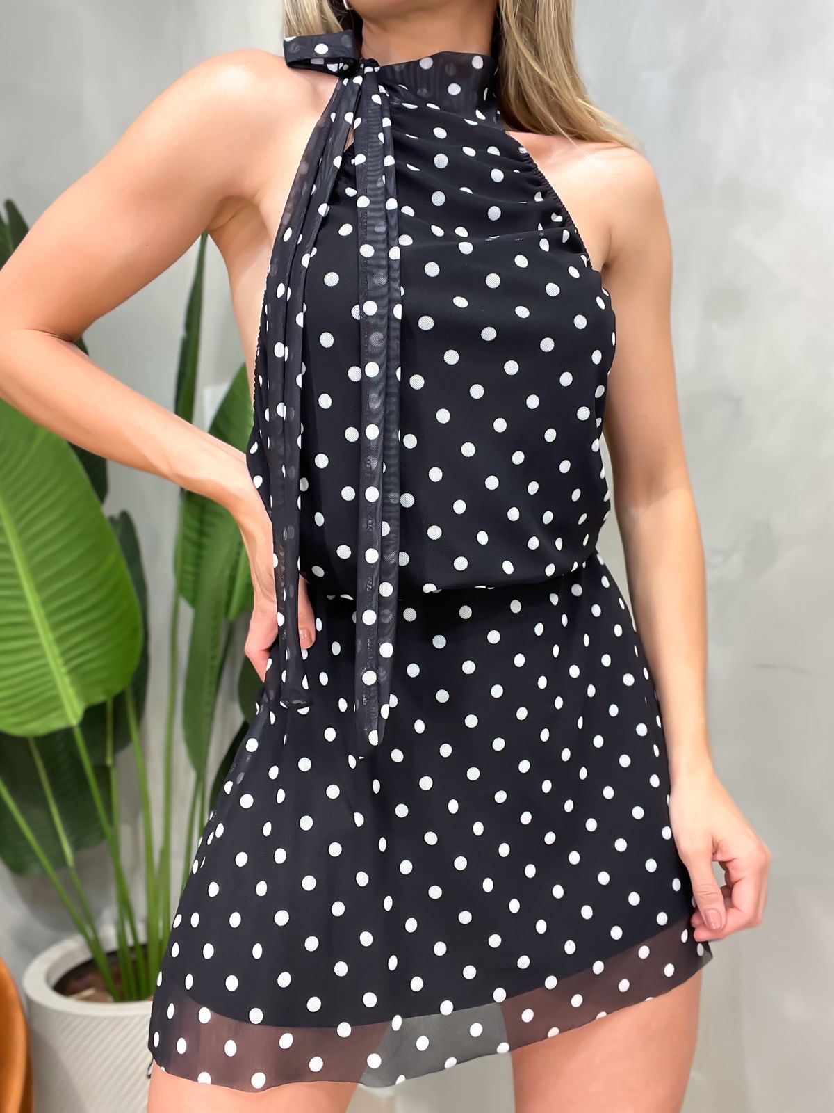 Vestido Curto em Tule Poá Frente Única com Amarração Layla Ref. 1741