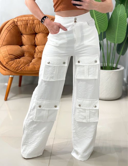 Calça em Alfaiataria Sensoriale Pantalona Cargo 4 Bolsos Maria Eduarda Ref. 173
